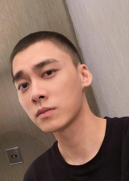 娱乐圈爆料君李易峰,娱乐圈爆料君的星光之路 第3张 娱乐圈爆料君李易峰,娱乐圈爆料君的星光之路 第3张