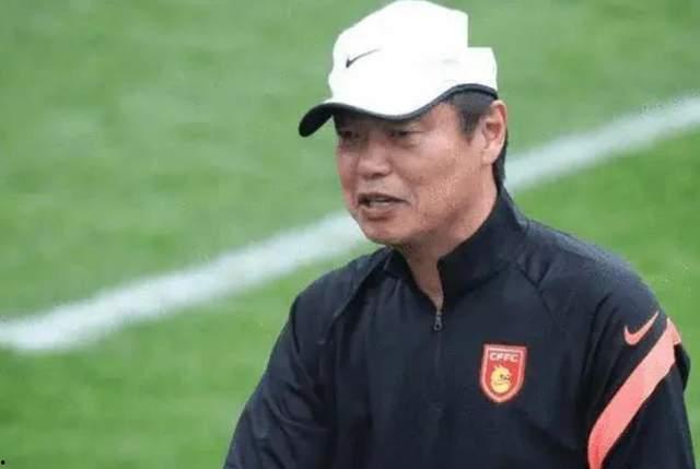 中国球员抽烟爆料视频,揭秘赛场背后的烟云缭绕 第3张 中国球员抽烟爆料视频,揭秘赛场背后的烟云缭绕 第3张