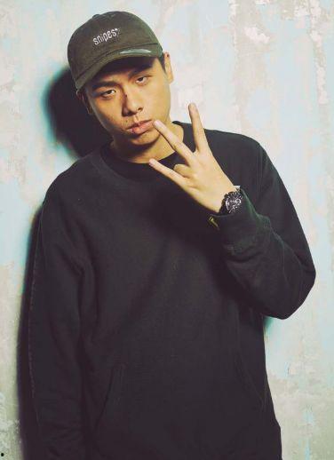 法老被爆料劈腿视频,宫廷秘闻引发热议  第2张