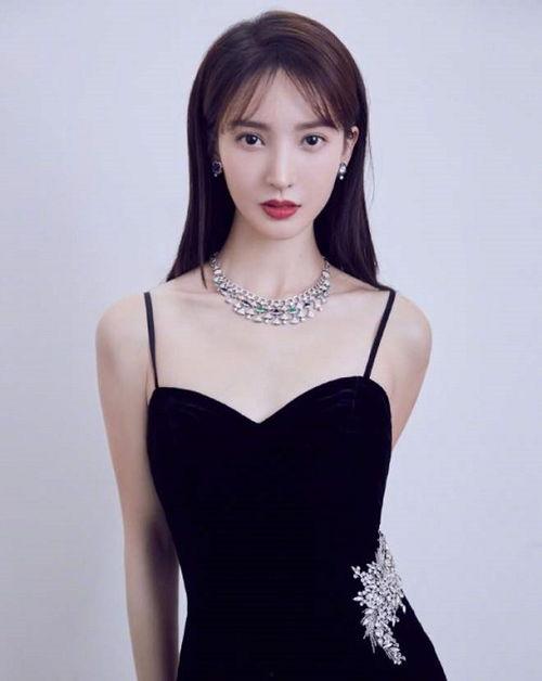 娱乐圈爆料配图系统女主,女主身份揭秘,神秘配图背后的故事 第2张 娱乐圈爆料配图系统女主,女主身份揭秘,神秘配图背后的故事 第2张