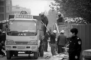 西安爆料车祸新闻,多车相撞，现场惨烈，紧急救援中