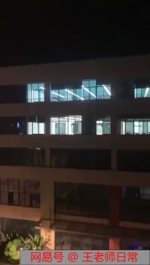 四川传媒学院网红吃瓜,揭秘四川传媒学院校园风云